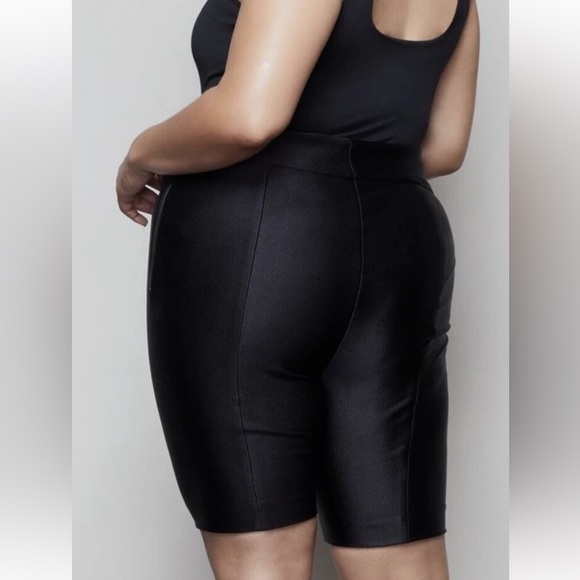 NWT Good American sz 3 High shine Boss biker shorts - Picture 2 of 7